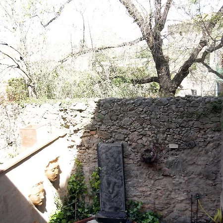 Chris Holiday home *